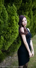 气质女生轻熟杨晨晨sugar紧身黑色连衣裙高跟袜装显修长线条感室外写真集