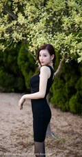 气质女生轻熟杨晨晨sugar紧身黑色连衣裙高跟袜装显修长线条感室外写真集
