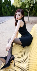 气质女生轻熟杨晨晨sugar紧身黑色连衣裙高跟袜装显修长线条感室外写真集