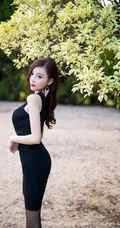 气质女生轻熟杨晨晨sugar紧身黑色连衣裙高跟袜装显修长线条感室外写真集