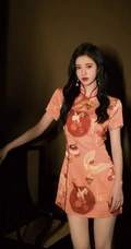 鞠婧祎出席某活动，身着印花旗袍装，尽显清丽脱俗甜美气质美照