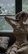 身材苗条 骨感 美肩 锁骨 美背气质肩带睡裙女生眼神迷离暗室内摄影照片