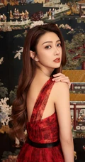 薛凯琪气质红裙着身壁画馆媚态十足写真照片