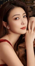 薛凯琪气质红裙着身壁画馆媚态十足写真照片