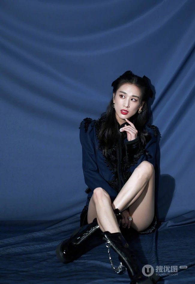 黄圣依复古英伦风套装短裤可爱写真照