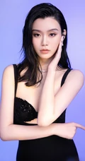 奚梦瑶气质大方黑色家居服肩带裙穿搭出席活动显白皙线条美照