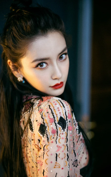 angelababy杨颖优雅复古印花公主裙唯美写真图片
