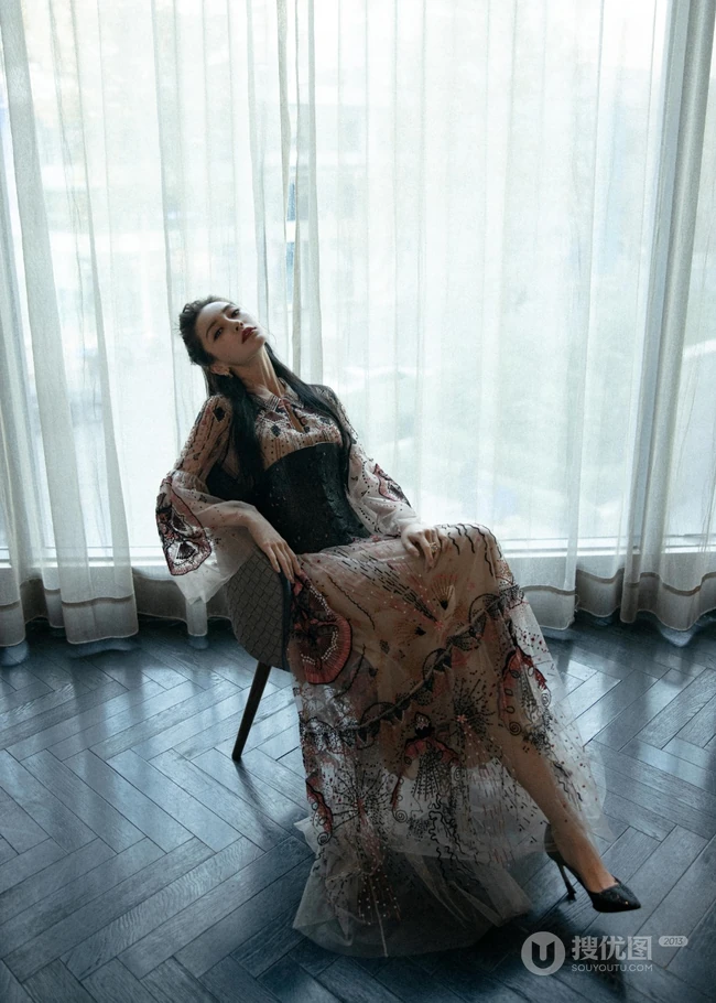angelababy杨颖优雅复古印花公主裙唯美写真图片