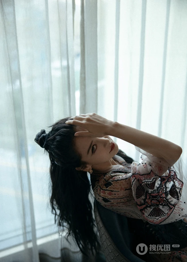angelababy杨颖优雅复古印花公主裙唯美写真图片