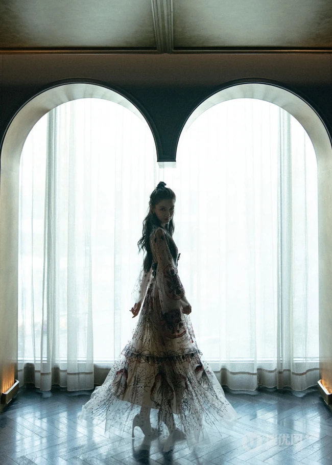 angelababy杨颖优雅复古印花公主裙唯美写真图片