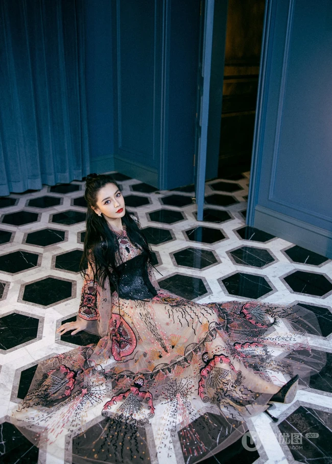 angelababy杨颖优雅复古印花公主裙唯美写真图片