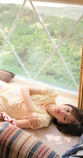 阳光明媚，短发，双眼皮，大眼睛漂亮少女小碎花T恤短裤甜美室内写真图集