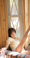 阳光明媚，短发，双眼皮，大眼睛漂亮少女小碎花T恤短裤甜美室内写真图集