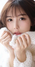 小脸蛋浅粉白皙大眼睛少女清纯甜美室内写真图集