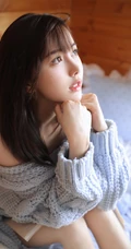 小脸蛋浅粉白皙大眼睛少女清纯甜美室内写真图集