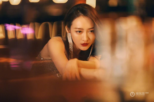 王鸥流光溢彩，摇曳生姿，女人味十足写真图片