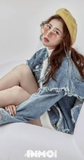 周雨彤青春朝气，时尚靓丽穿搭写真美照