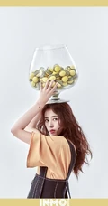 周雨彤青春朝气，时尚靓丽穿搭写真美照