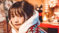圣诞女孩 圣诞节 圣诞树 清新养眼短裤美少女高清壁纸图片