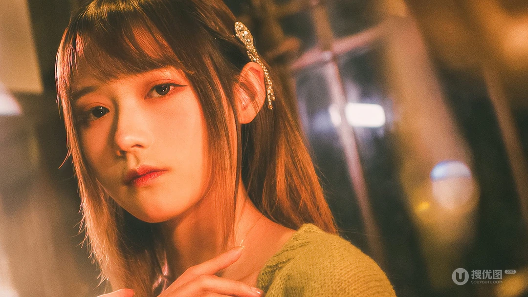烛光中的少女，燃烧 蜡烛 美少女 温暖色写真高清壁纸图片