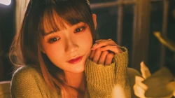 烛光中的少女，燃烧 蜡烛 美少女 温暖色写真高清壁纸图片