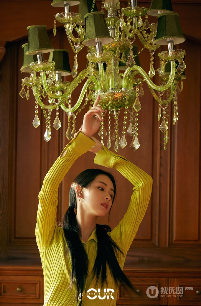 陈都灵黄绿针织裙宛如翩翩公主般甜美怡人写真照片