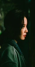 刘诗诗休闲装黑裤穿搭夜景街拍照片