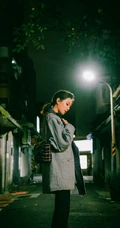 刘诗诗休闲装黑裤穿搭夜景街拍照片