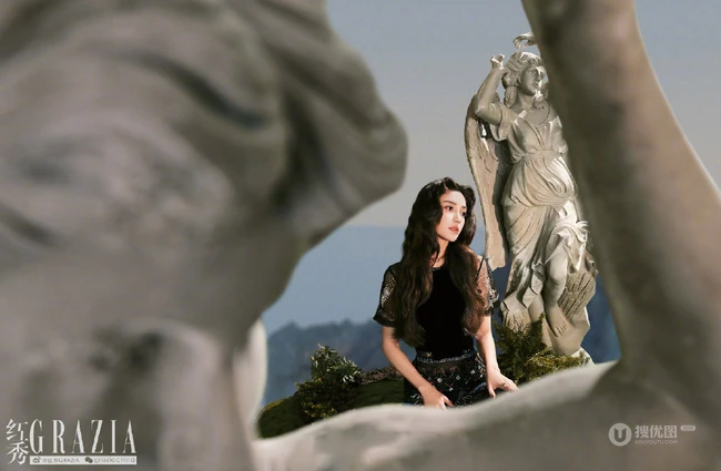 angelababy杨颖&ldquo;圣诞奇幻秀&rdquo;主题气质身段婀娜写真杂志照片