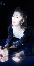 香港女演员卫诗雅ONCE一番杂志气质妩媚写真照