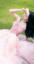 赵丽颖气质靓丽粉衣波点礼裙公主裙超美户外写真照片