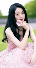 赵丽颖气质靓丽粉衣波点礼裙公主裙超美户外写真照片