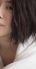 三吉彩花肩带睡衣短裤慵懒随意居家生活照片