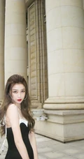 虞书欣气质可爱肩带礼裙长裙街拍写真美照
