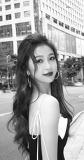 虞书欣气质可爱肩带礼裙长裙街拍写真美照