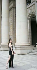 虞书欣气质可爱肩带礼裙长裙街拍写真美照