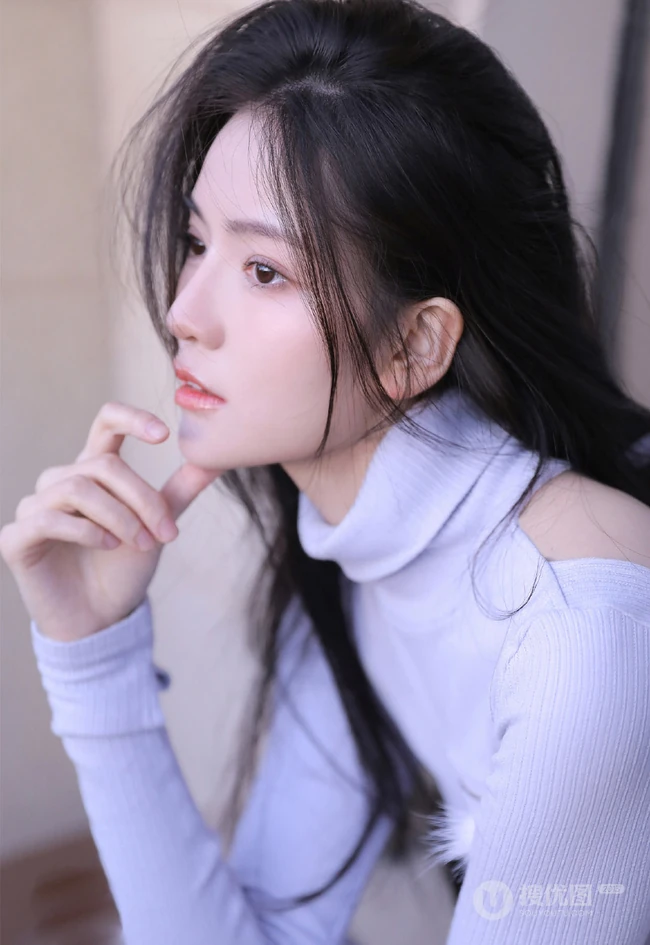 长发及腰高颜值精选少女蓝色紧身连衣裙高筒靴穿搭气质写真集