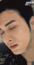 张彬彬浴室清透写真照登杂志写真，眼神犀利意境十足