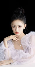 林允粉丸子头发型搭配公主裙参加活动少女感十足唯美写真