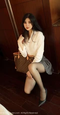 腿玩年，线条感控的精选，高颜值气质女生韩静安白衫短裙袜装高跟吸睛图集
