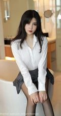 腿玩年，线条感控的精选，高颜值气质女生韩静安白衫短裙袜装高跟吸睛图集