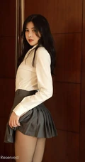 腿玩年，线条感控的精选，高颜值气质女生韩静安白衫短裙袜装高跟吸睛图集