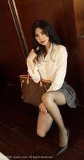 腿玩年，线条感控的精选，高颜值气质女生韩静安白衫短裙袜装高跟吸睛图集