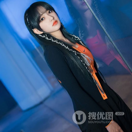 程潇头像，气质时尚女生程潇小麻花辫绑发发型搭配休闲黑衣长裤头像图片