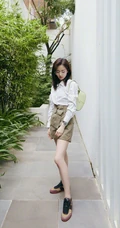 刘诗诗小清新休闲印花衣牛仔裙穿搭魅力写真图集