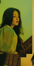 白鹿复古气质，柔美妩媚暖色调楼宇间写真图集