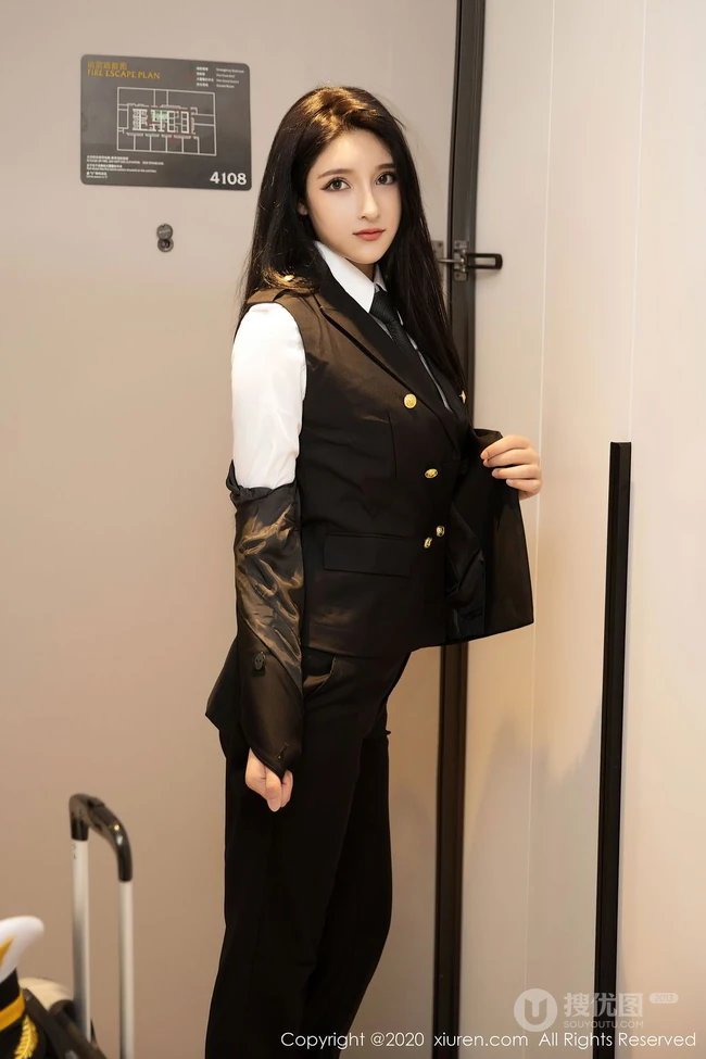 飒爽帅气的女机长，大长腿气质女生姝姝妹妹气质动人制服装室内写真图集