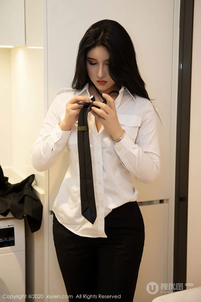 飒爽帅气的女机长，大长腿气质女生姝姝妹妹气质动人制服装室内写真图集