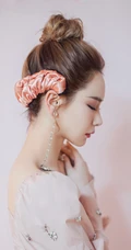 戚薇宛若芭比娃娃般粉色系紧身连衣裙气质写真图片