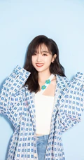 吴宣仪俏皮可爱休闲装，紧身牛仔裤穿搭写真美照